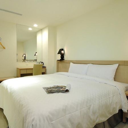 Bravo Hotel Taichung Buitenkant foto