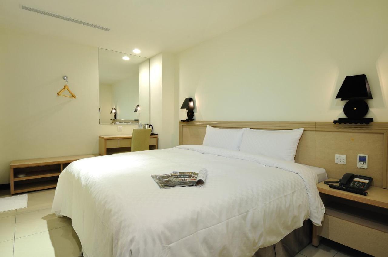 Bravo Hotel Taichung Buitenkant foto