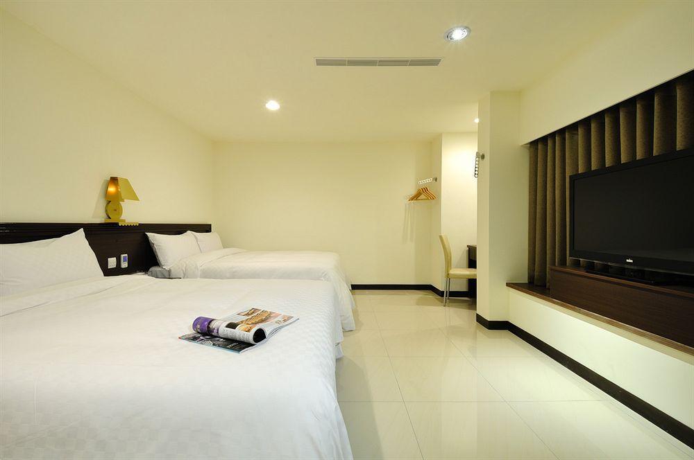 Bravo Hotel Taichung Buitenkant foto
