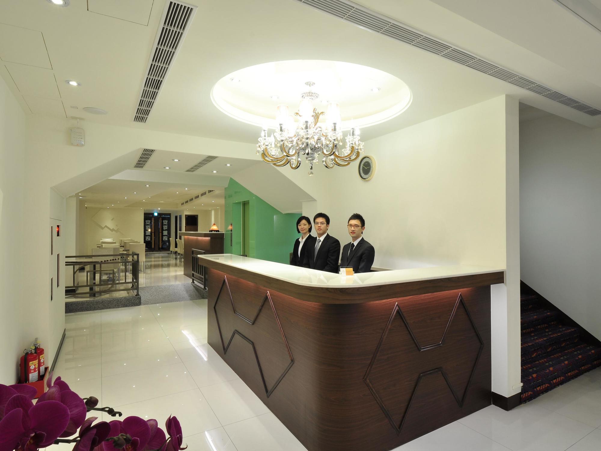 Bravo Hotel Taichung Buitenkant foto