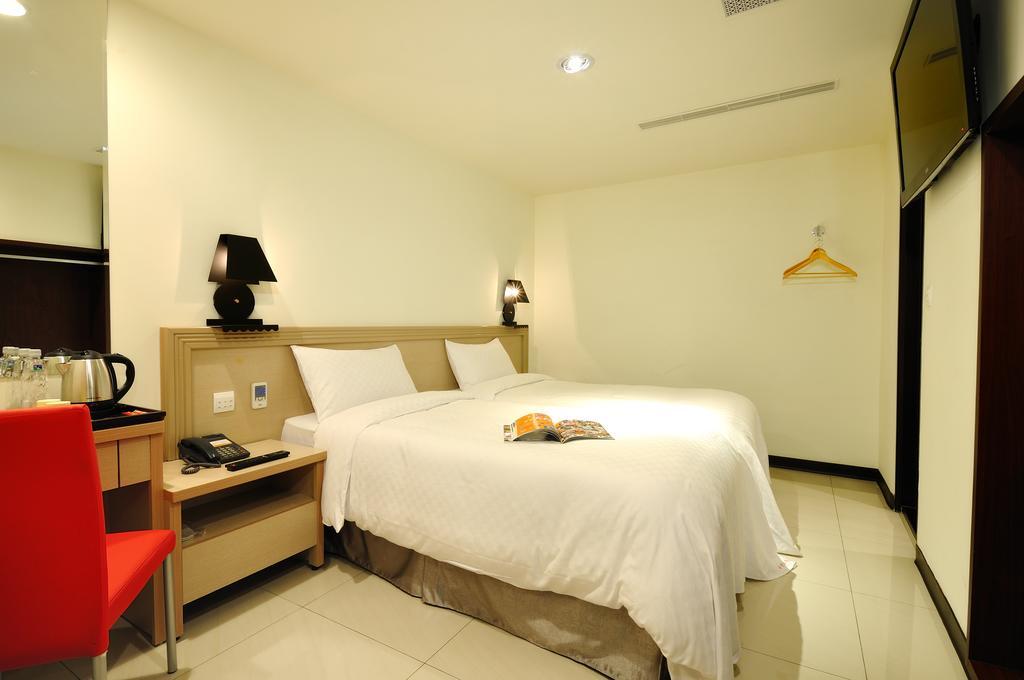 Bravo Hotel Taichung Buitenkant foto