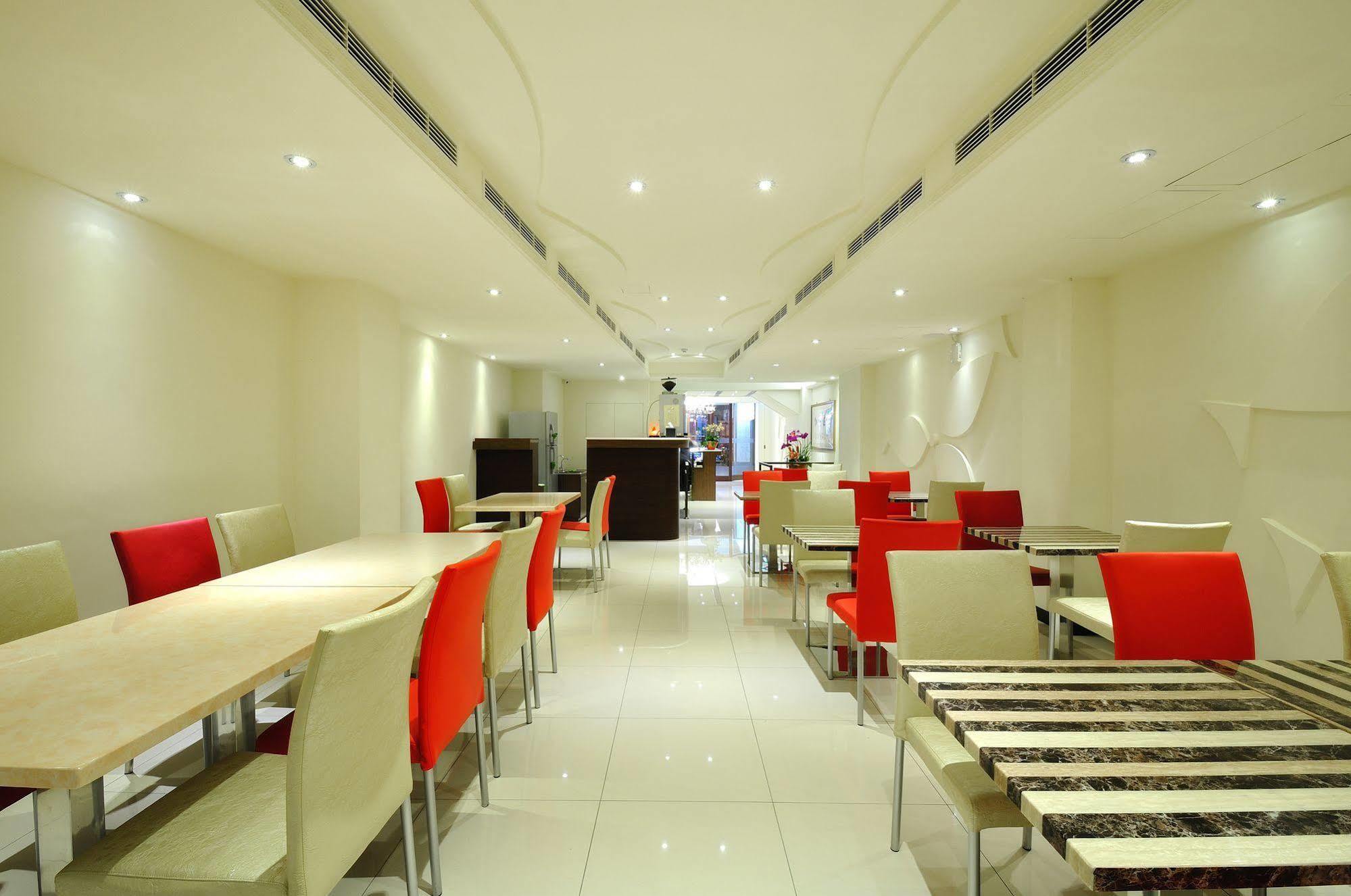 Bravo Hotel Taichung Buitenkant foto