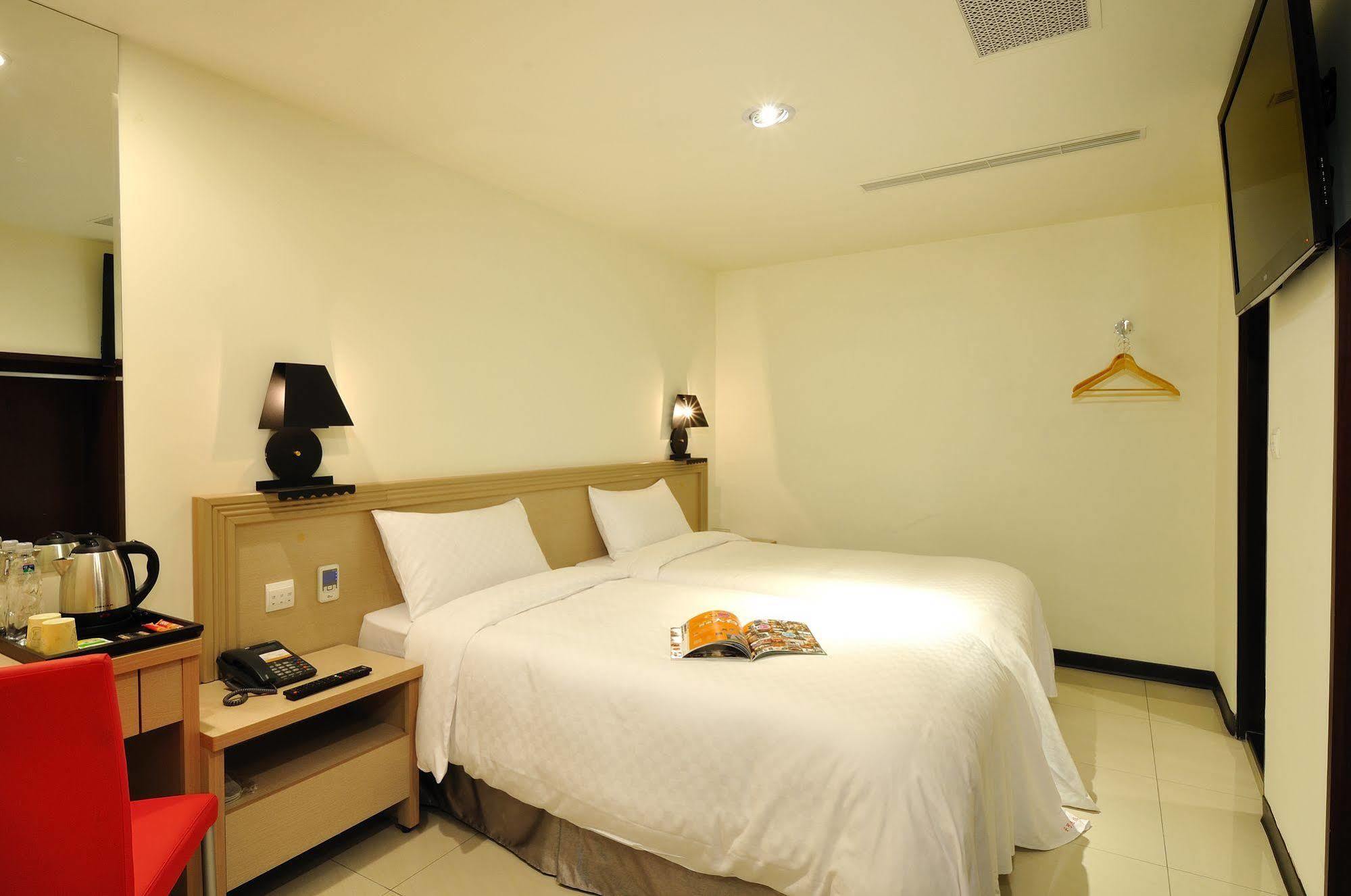 Bravo Hotel Taichung Buitenkant foto