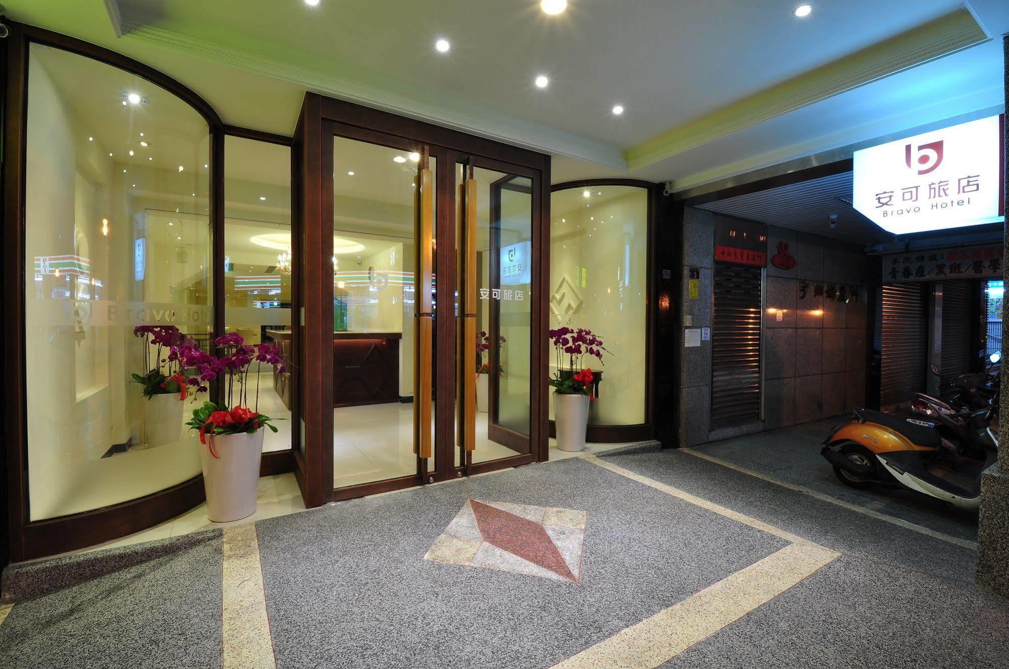 Bravo Hotel Taichung Buitenkant foto