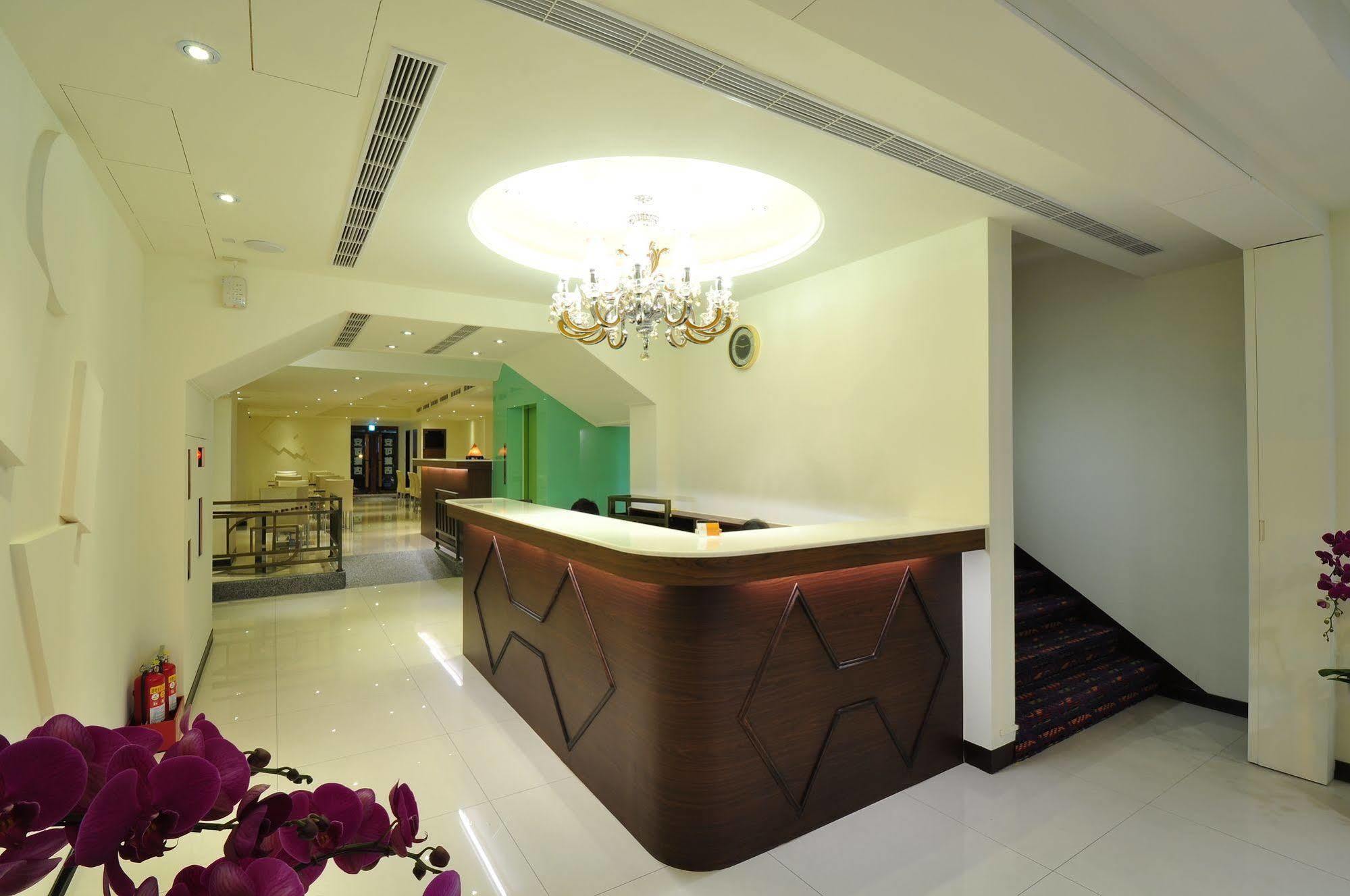 Bravo Hotel Taichung Buitenkant foto