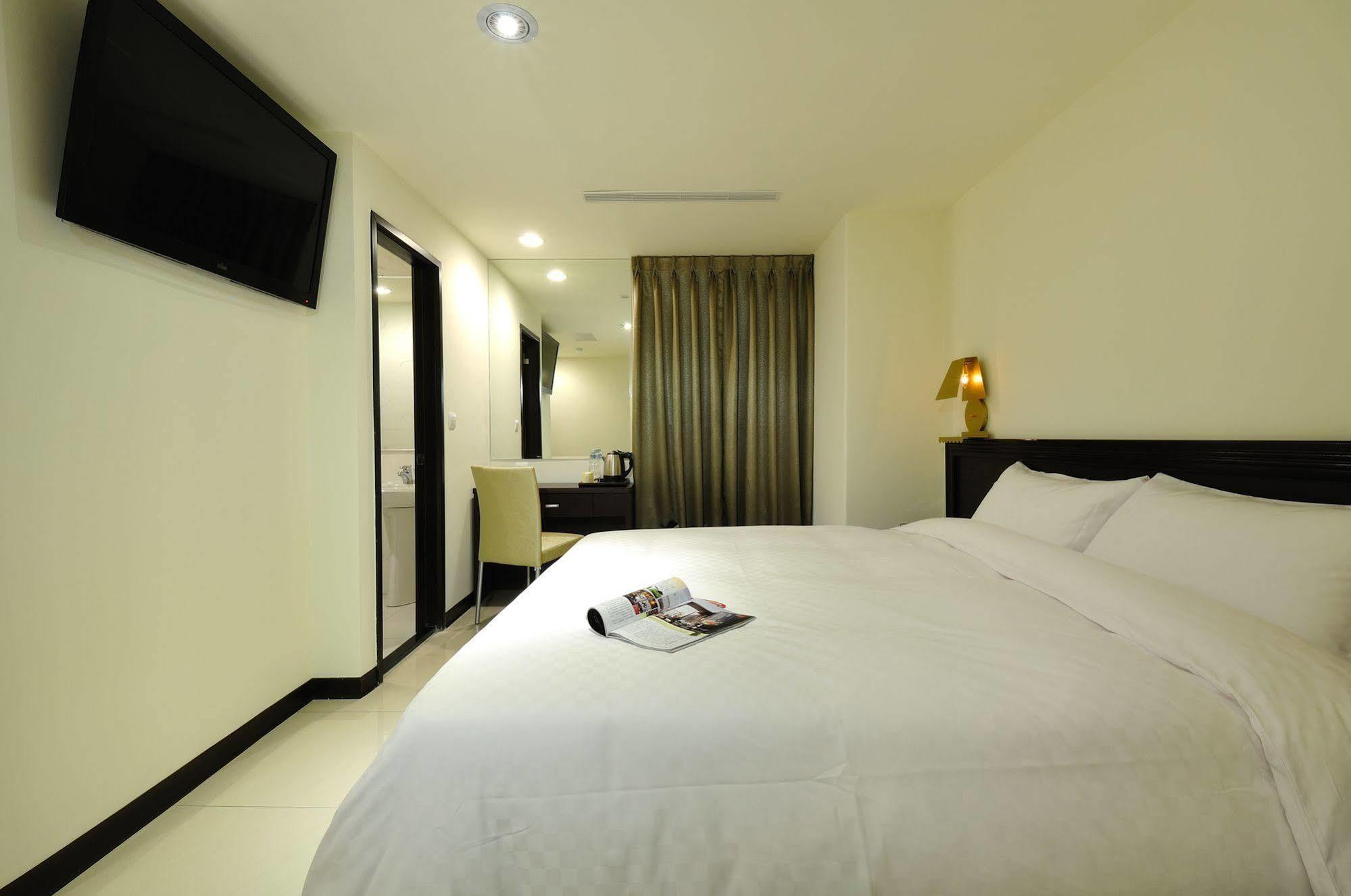 Bravo Hotel Taichung Buitenkant foto