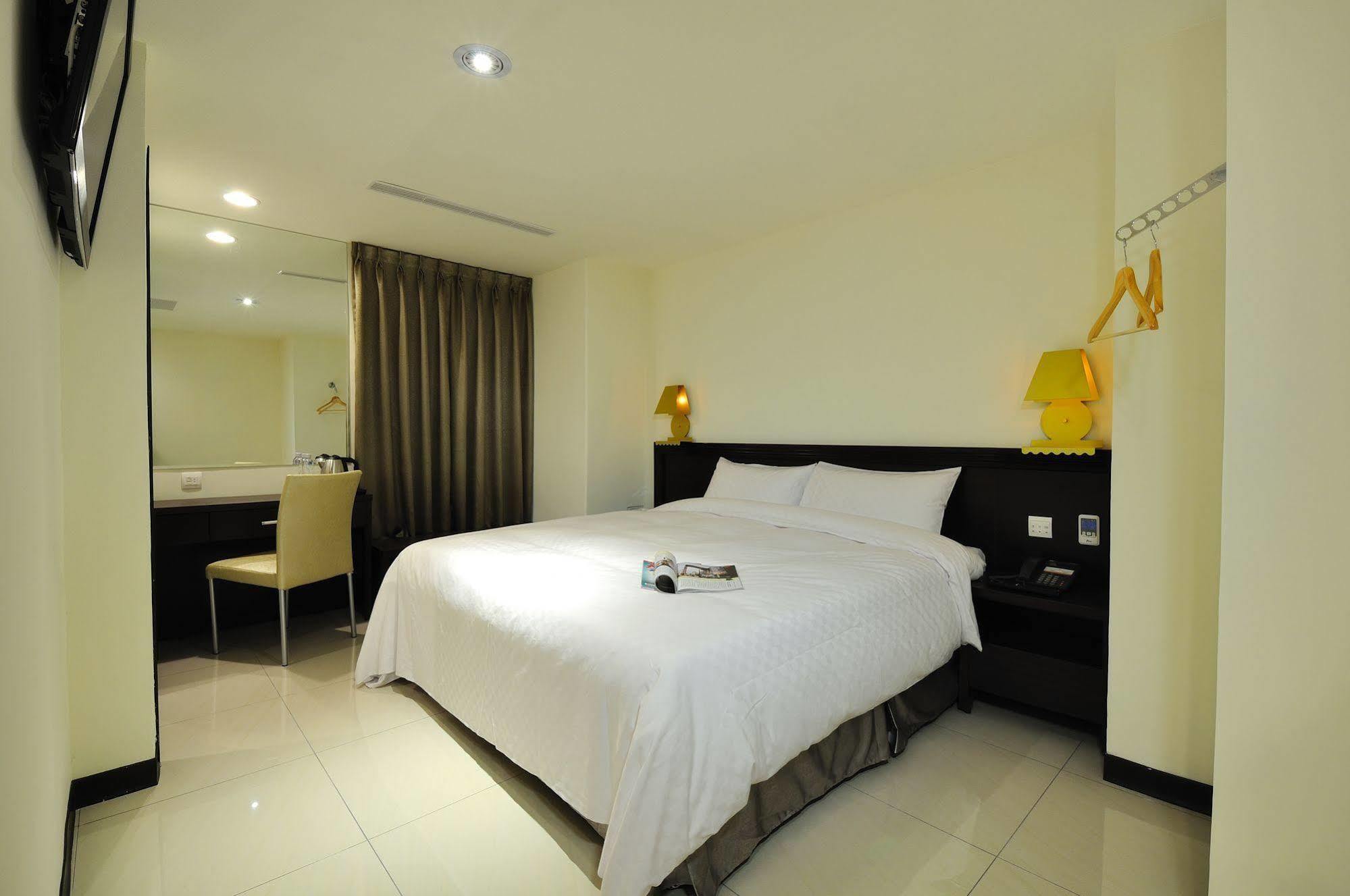 Bravo Hotel Taichung Buitenkant foto