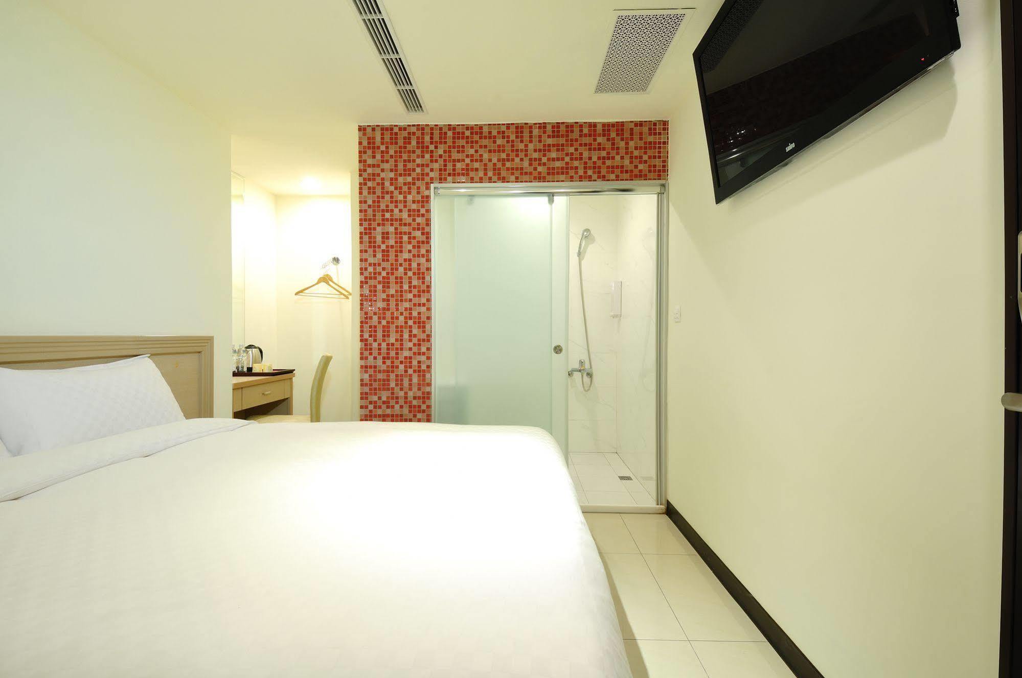 Bravo Hotel Taichung Buitenkant foto