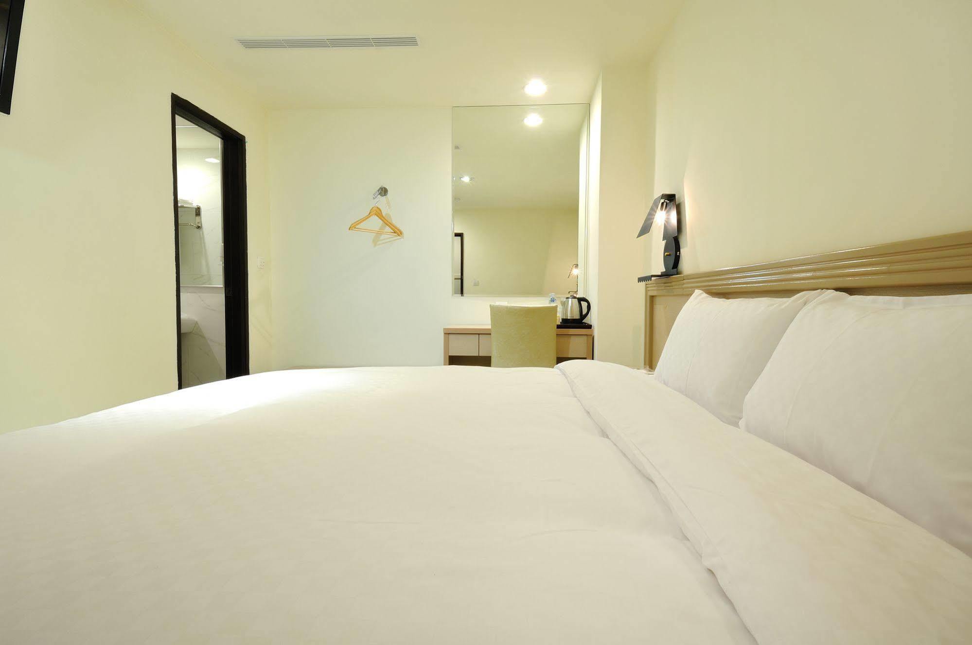 Bravo Hotel Taichung Buitenkant foto