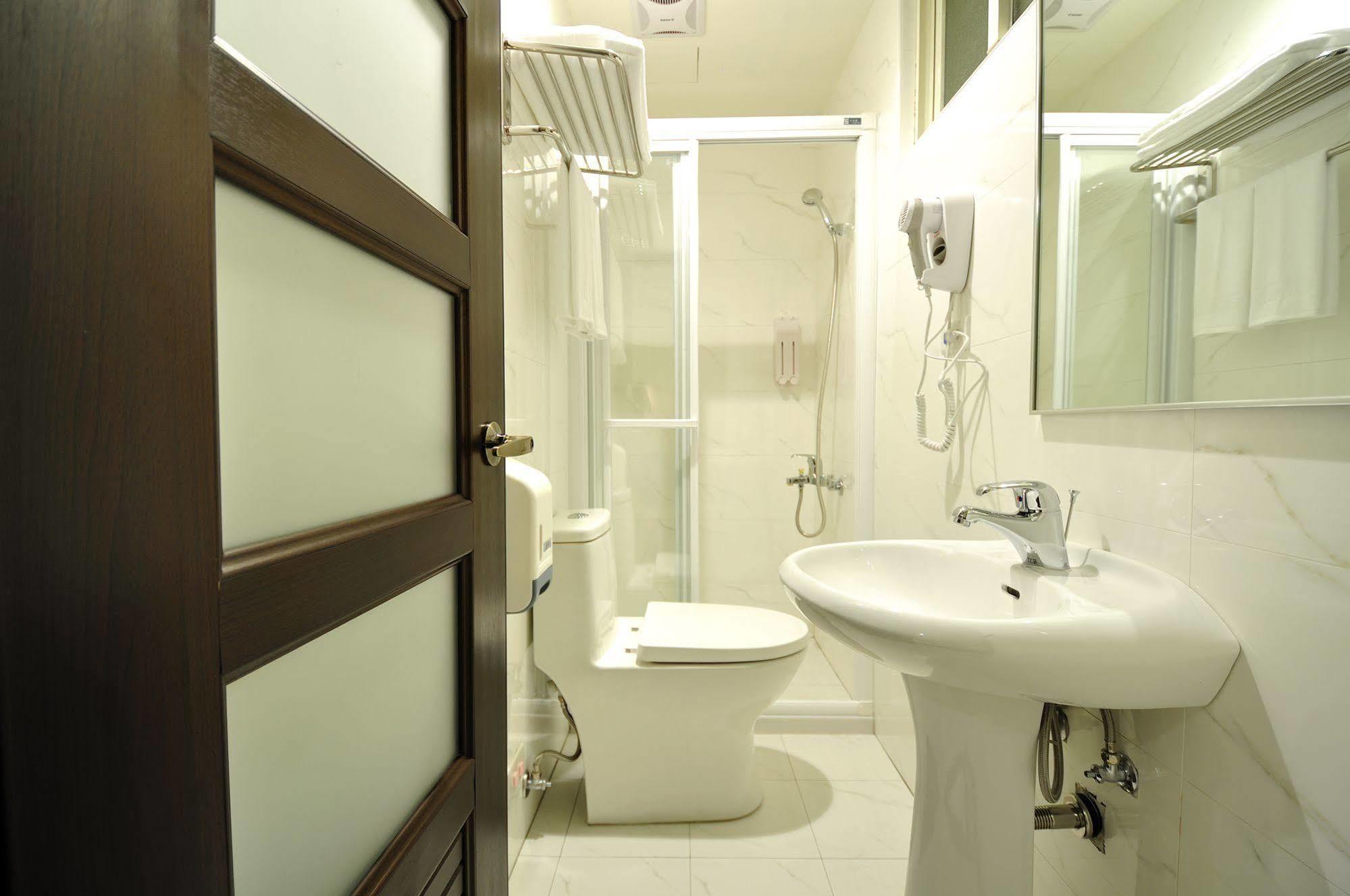 Bravo Hotel Taichung Buitenkant foto