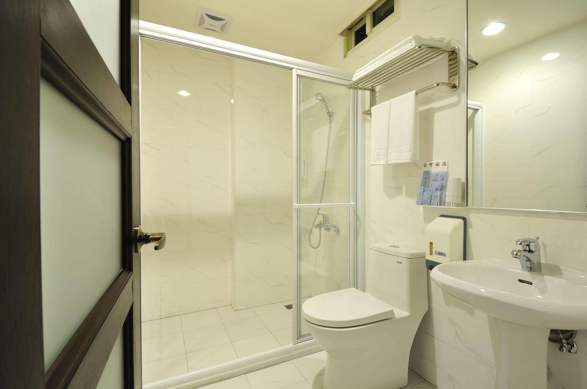 Bravo Hotel Taichung Buitenkant foto