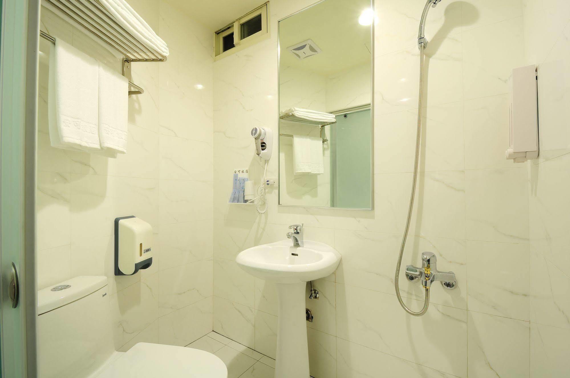 Bravo Hotel Taichung Buitenkant foto