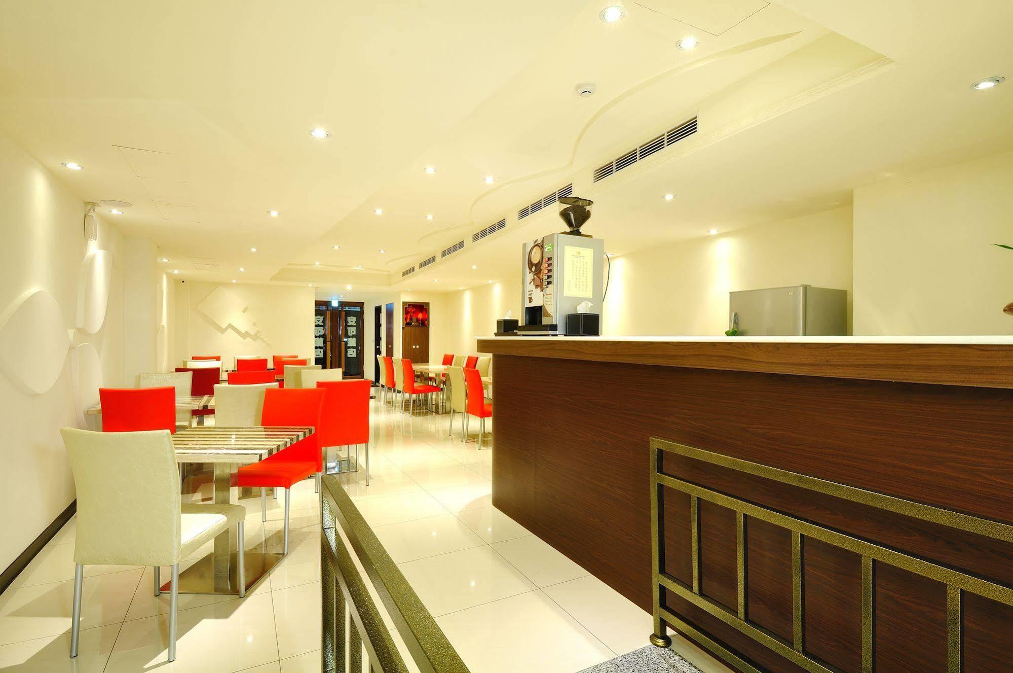 Bravo Hotel Taichung Buitenkant foto