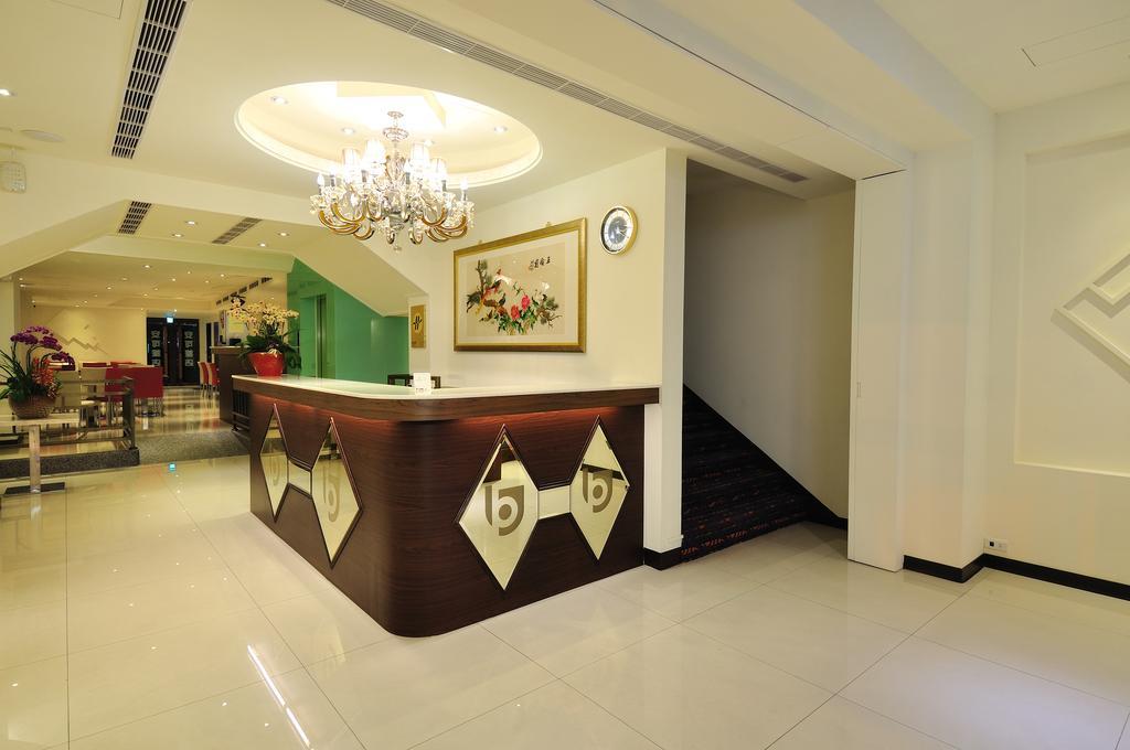 Bravo Hotel Taichung Buitenkant foto